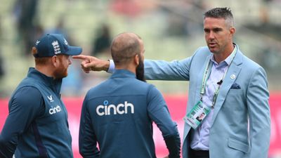 Ashes 2023 : इंग्लैंड के 'बैजबॉल' वाले गेम प्लान पर केविन पीटरसन ने साधा निशाना, कहा - 60 ओवर में 400 रन... SportsTak Hindi