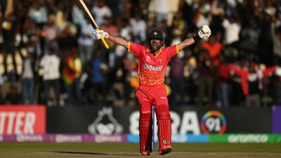 WC 2023 Qualifier, Sikandar Raza : पहले गेंद से चटकाए 4 विकेट फिर 54 गेंदों में तूफानी शतक ठोक सिकंदर ने रचा इतिहास, 316 रन के चेज में ज़िम्बाब्वे ने नेदरलैंड को हराया SportsTak Hindi