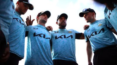 IPL 2023 में जिसकी होती थी जमकर धुनाई वो इंग्लैंड में बना हीरो, सैम करन की टीम को दिलाई कमाल की जीत SportsTak Hindi