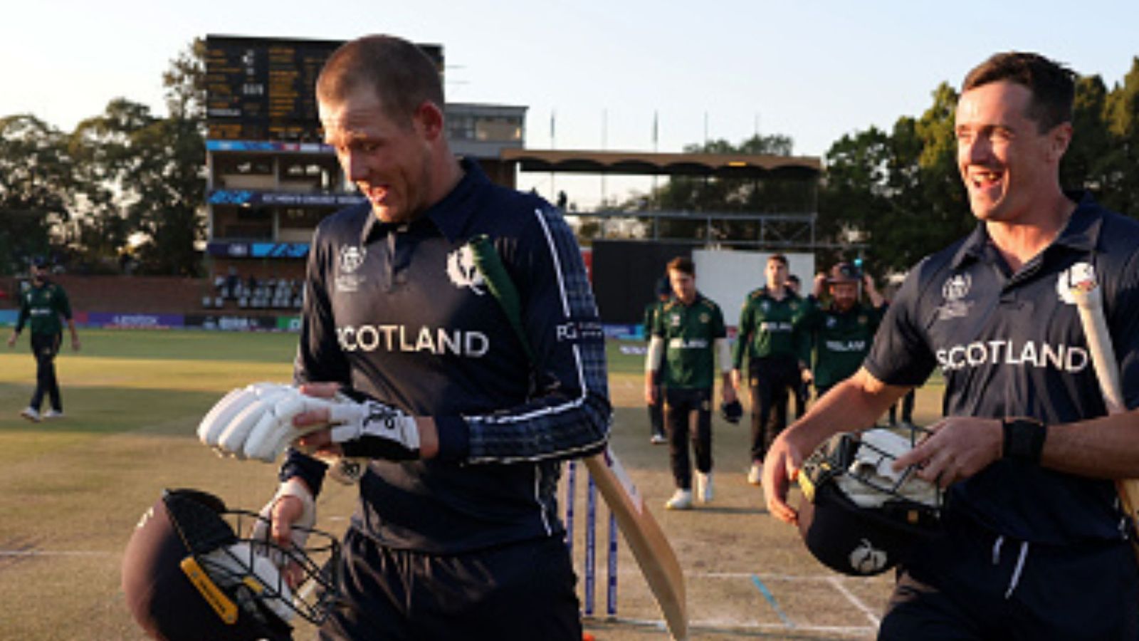 WC 2023 Qualifier : 7वें नंबर के बल्लेबाज ने 91 रन ठोक स्कॉटलैंड को आयरलैंड पर दिलाई जीत, ओमान ने यूएई को हराया WC 2023 Qualifier : 7वें नंबर के बल्लेबाज ने 91 रन ठोक स्कॉटलैंड को आयरलैंड पर दिलाई जीत, ओमान ने यूएई को हराया