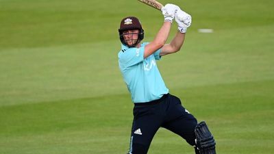 RCB का 3.2 करोड़ का खिलाड़ी लगातार 6 छक्के उड़ाने से चूका, 5 सिक्स ठोकने के बाद कर बैठा यह गलती, देखिए Video SportsTak Hindi