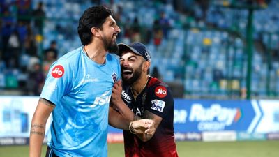 विराट ने पूरी रात पार्टी की और अगले दिन ठोक दिए 250 रन, साथी खिलाड़ी ने बताया क्यों खास हैं कोहली SportsTak Hindi