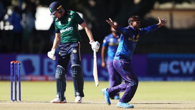 WC 2023, Qualifier : करुणारत्ने के शतक और हसरंगा के 'पंजे' से श्रीलंका ने आयरलैंड को 133 रनों से हराया, स्कॉटलैंड ने ओमान को दी मात SportsTak Hindi