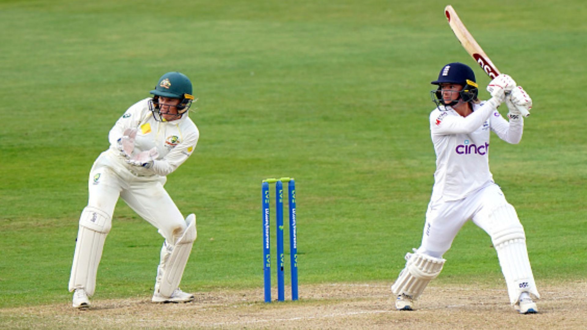 Women's Ashes : रोमांचक मोड़ पर टेस्ट मैच, अंतिम दिन जीत से 152 रन दूर इंग्लैंड तो ऑस्ट्रेलिया को चटकाने होंगे 5 विकेट 