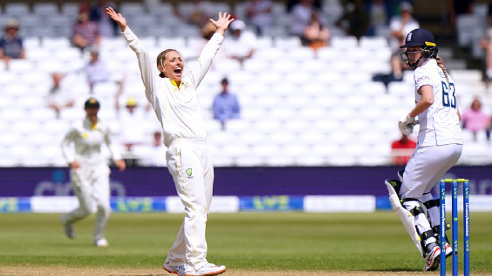 Women's Ashes : एश्ले के जाल में फंसी इंग्लिश महिला बैटर, 12 विकेट लेकर ऑस्ट्रेलिया को इंग्लैंड पर 89 रनों से दिलाई जीत Women's Ashes : एश्ले के जाल में फंसी इंग्लिश महिला बैटर, 12 विकेट लेकर ऑस्ट्रेलिया को इंग्लैंड पर 89 रनों से दिलाई जीत