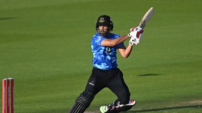 38 की उम्र में जमाया टी20 शतक, 13 साल किया इंतजार, 18 चौके और एक छक्के से 108 रन ठोक रवि बोपारा बने जीत के हीरो SportsTak Hindi