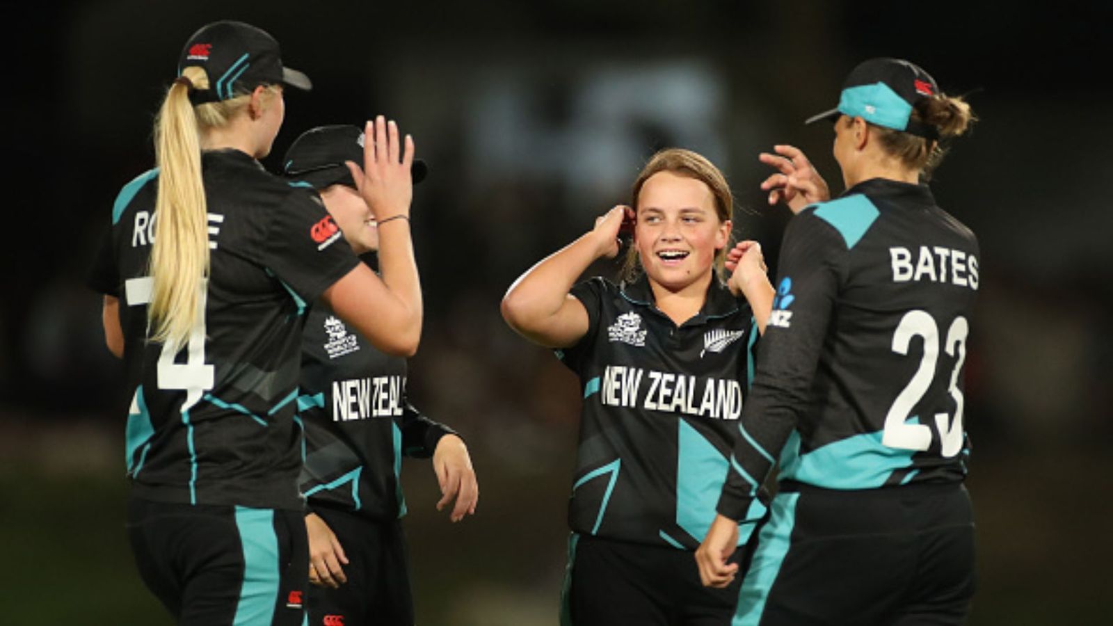 30 साल बाद क्रिकेट में दिखा बेहद अजीब नजारा, गेंदबाज ने वनडे मैच में फेंके 11 ओवर, अंपायर से हुई बड़ी चूक 30 साल बाद क्रिकेट में दिखा बेहद अजीब नजारा, गेंदबाज ने वनडे मैच में फेंके 11 ओवर, अंपायर से हुई बड़ी चूक