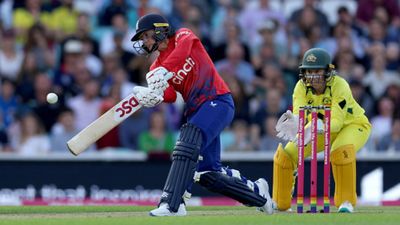 Women's Ashes, T20I : डैनी वायट ने 76 रन की पारी से काटा बवाल, इंग्लैंड ने ऑस्ट्रेलिया को रोमांचक मैच में तीन रन से हराया SportsTak Hindi