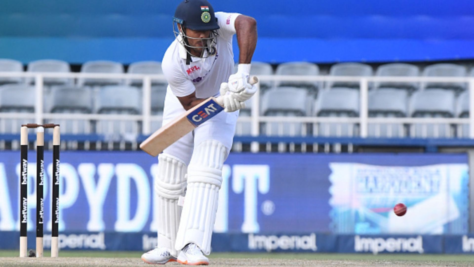 Duleep Trophy: साई सुदर्शन और हनुमा विहारी हुए फेल तो मयंक अग्रवाल ने उड़ाया गर्दा, 38वां अर्धशतक ठोक टीम की बचाई लाज