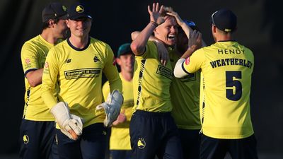 पंजाब किंग्स के बॉलर की कातिलाना बॉलिंग, 17 गेंद फेंकी, 13 डॉट डाली, 6 रन देकर किए 4 शिकार, देखिए Video SportsTak Hindi