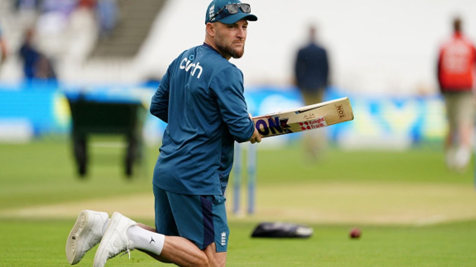 Ashes 2023 : हेडिंग्ले मैदान पर इंग्लैंड के कोच ब्रेंडन मैक्कलम को गार्ड ने क्यों घुसने नहीं दिया, सामने आई वजह Ashes 2023 : हेडिंग्ले मैदान पर इंग्लैंड के कोच ब्रेंडन मैक्कलम को गार्ड ने क्यों घुसने नहीं दिया, सामने आई वजह