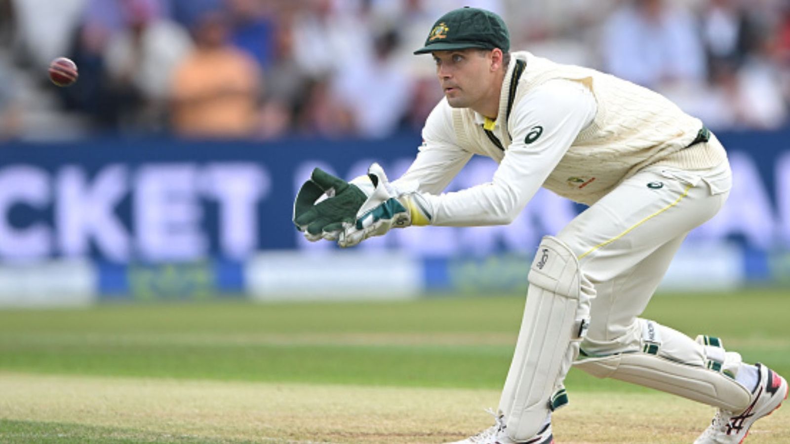 Ashes Controversy : एलेक्स कैरी ने बाल कटवाने के नहीं दिए पैसे तो बार्बर ने दी धमकी, तीसरे दिन मचा हंगामा, जानें क्या है मामला Ashes Controversy : एलेक्स कैरी ने बाल कटवाने के नहीं दिए पैसे तो बार्बर ने दी धमकी, तीसरे दिन मचा हंगामा, जानें क्या है मामला