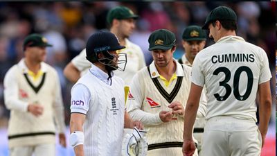 Ashes 2023 : बारिश ने बिगाड़ा तीसरे दिन का खेल, 251 रनों के लक्ष्य में जीत से 224 रन दूर इंग्लैंड तो ऑस्ट्रेलिया को चटकाने होंगे 10 विकेट SportsTak Hindi