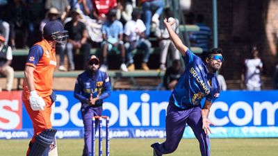 WC 2023, Qualifier : CSK के धुरंधर की फिरकी में फंसा नेदरलैंड, श्रीलंका ने 128 रन से दर्ज की बड़ी जीत  SportsTak Hindi