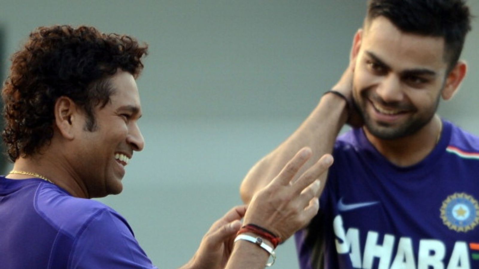 पहले पिता ने दी थी टक्कर, अब बेटा भी करेगा वार, सचिन के बाद इस रिकॉर्ड पर नाम दर्ज करने वाले दूसरे क्रिकेटर बनेंगे विराट कोहली
पहले पिता ने दी थी टक्कर, अब बेटा भी करेगा वार, सचिन के बाद इस रिकॉर्ड पर नाम दर्ज करने वाले दूसरे क्रिकेटर बनेंगे विराट कोहली