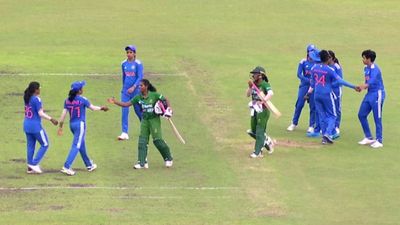 IND vs BAN Women's T20 : टीम इंडिया की बैटिंग फिर धड़ाम, बांग्लादेश ने 4 विकेट से जीता आखिरी मैच, सीरीज 2-1 से भारत के नाम SportsTak Hindi