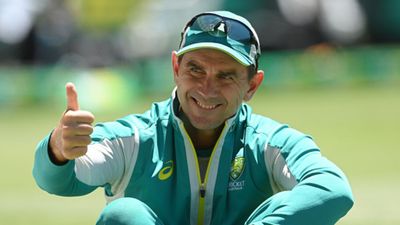 IPL : लखनऊ सुपर जायंट्स ने किया बड़ा बदलाव, एंडी फ्लावर की जगह जस्टिन लैंगर को बनाया टीम का कोच SportsTak Hindi