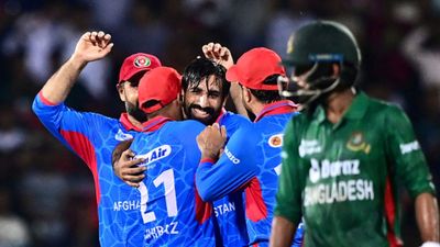 BAN v AFG, T20I : 6 गेंद 6 रन के रोमांच में अफगानिस्तान के करीम ने ली हैट्रिक, फिर भी हारी टीम, 2 विकेट से रोमांचक मैच जीता बांग्लादेश SportsTak Hindi