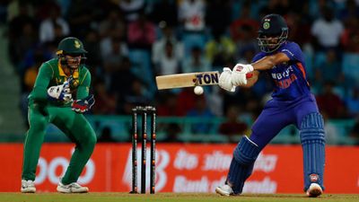 Asian Games के लिए BCCI ने किया टीम इंडिया का ऐलान, शिखर धवन की जगह धोनी के ओपनर को बनाया भारत का कप्तान SportsTak Hindi