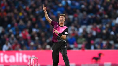 जिसे IPL में 2 मैच खेलने को मिले उसने धूम मचाई, 4 विकेट लेकर टीम को 18 साल बाद बनाया चैंपियन, लखनऊ का हरफनमौला अकेला लड़ता रह गया SportsTak Hindi