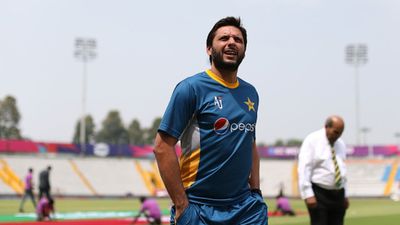 हमारी बस पर पत्थर फेंके गए थे...भारतीय फैंस को लेकर शाहिद अफरीदी का विवादित बयान, पाकिस्तान टीम को दे डाली ये नसीहत SportsTak Hindi