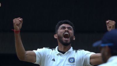 Vidwath Kaverappa : डेल स्टेन के वीडियो देखा बना खूंखार, पुजारा व सूर्यकुमार ने टेके घुटने, जानें कौन है दलीप ट्रॉफी के 2 मैच में 15 विकेट लेने वाला ये चैंपियन गेंदबाज SportsTak Hindi