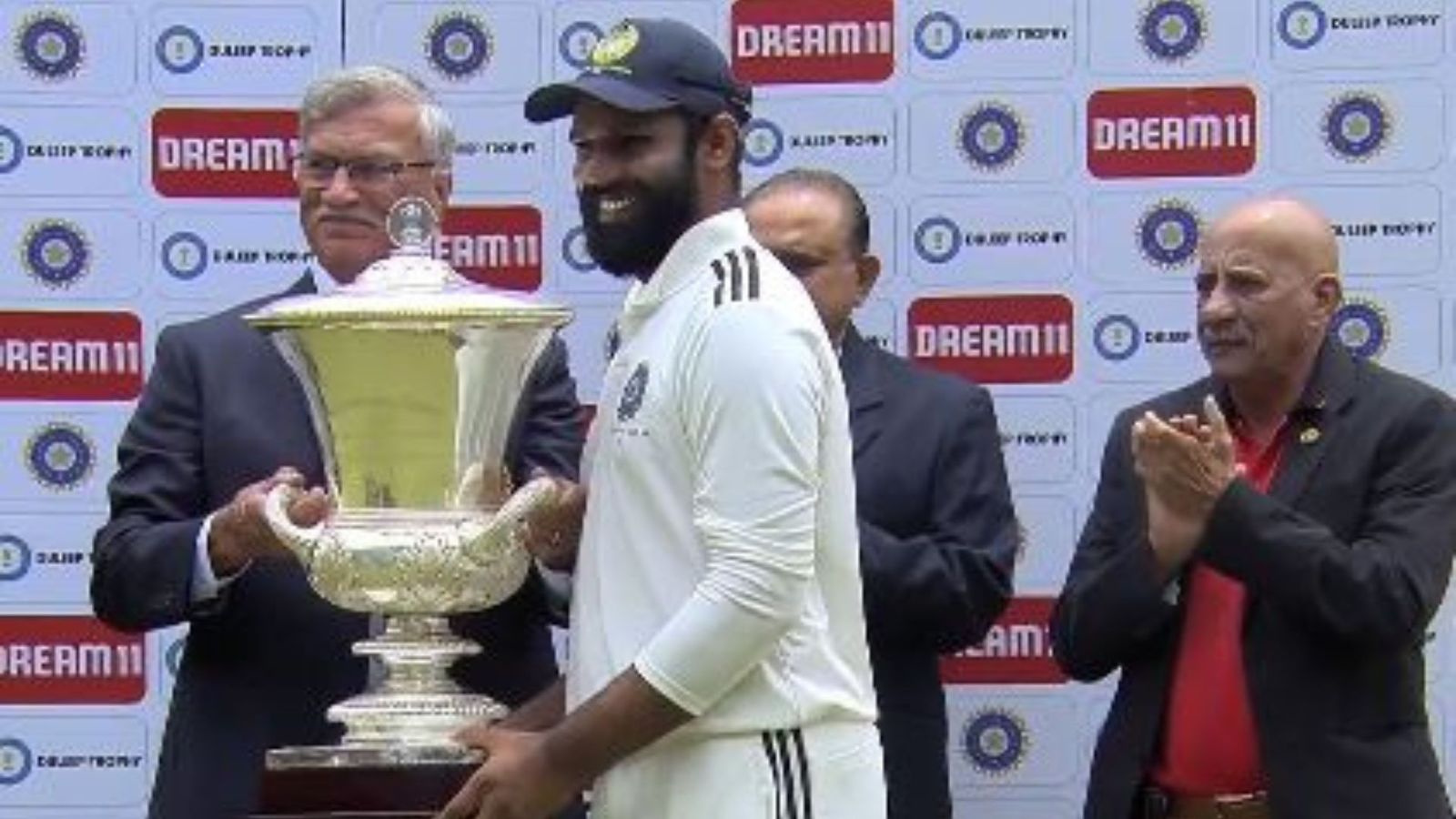 दलीप ट्रॉफी फाइनल में 20 में से 16 विकेट लेने वाली तिकड़ी की तारीफ में हनुमा विहारी ने पढ़े कसीदे, कहा- कप्तानी का दबाव... दलीप ट्रॉफी फाइनल में 20 में से 16 विकेट लेने वाली तिकड़ी की तारीफ में हनुमा विहारी ने पढ़े कसीदे, कहा- कप्तानी का दबाव...