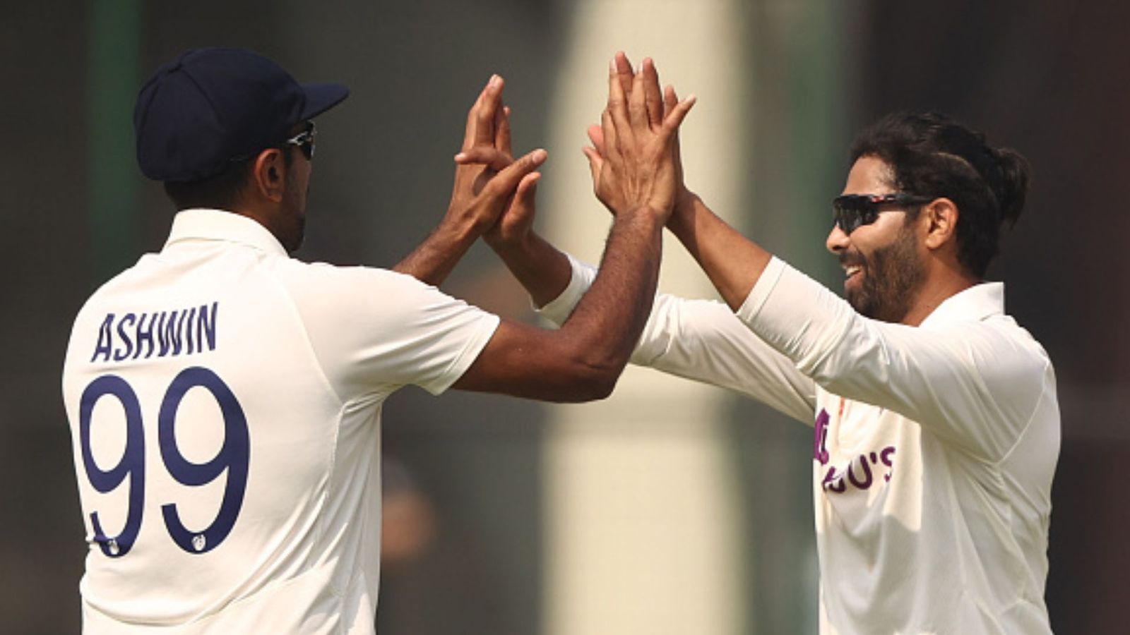 Ashwin-Jadeja : 48 मैचों में 495 विकेट लेकर अश्विन-जडेजा की जोड़ी ने रचा इतिहास, जहीर खान और भज्जी को छोड़ा पीछे Ashwin-Jadeja : 48 मैचों में 495 विकेट लेकर अश्विन-जडेजा की जोड़ी ने रचा इतिहास, जहीर खान और भज्जी को छोड़ा पीछे