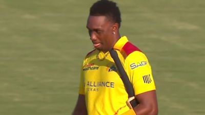 50 रन पर आधी टीम निपटी तो ड्वेन ब्रावो ने मचाया कोहराम, 7वें नंबर पर उतरकर कर दी छक्कों की बारिश फिर भी हार गए सुपर किंग्स SportsTak Hindi