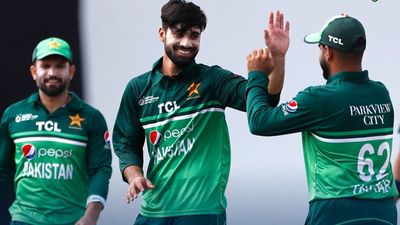 पाकिस्तान के 20 साल के गेंदबाज का कहर, 6 विकेट लेकर भारत को डराया, UAE को मिली 184 रन से हार SportsTak Hindi