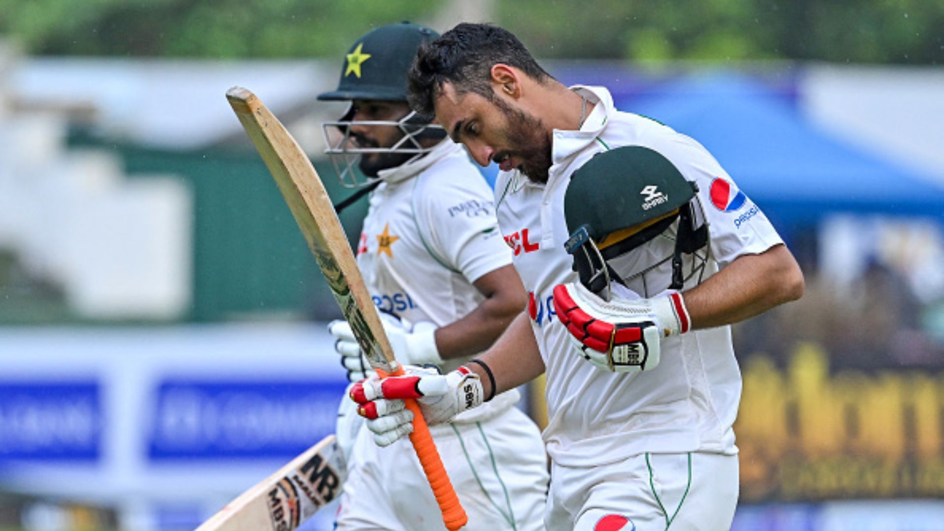 SL vs PAK: सस्ते में पवेलियन लौटे बाबर- इमाम तो शकील- सलमान ने संभाली पारी, 221 के स्कोर पर पाकिस्तान की आधी टीम आउट