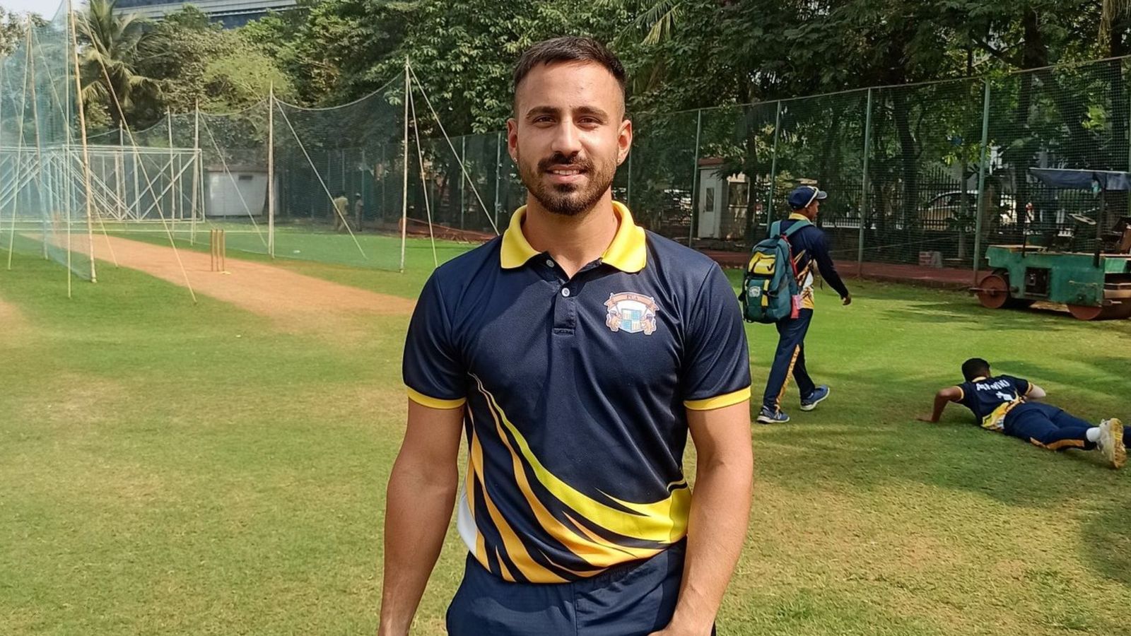 T20 : मुंबई इंडियंस ने जिसे नहीं खिलाया एक भी मैच, उसी ने एक ओवर में ठोके 5 लगातार छक्के, सूर्यकुमार भी हुए कायल  T20 : मुंबई इंडियंस ने जिसे नहीं खिलाया एक भी मैच, उसी ने एक ओवर में ठोके 5 लगातार छक्के, सूर्यकुमार भी हुए कायल