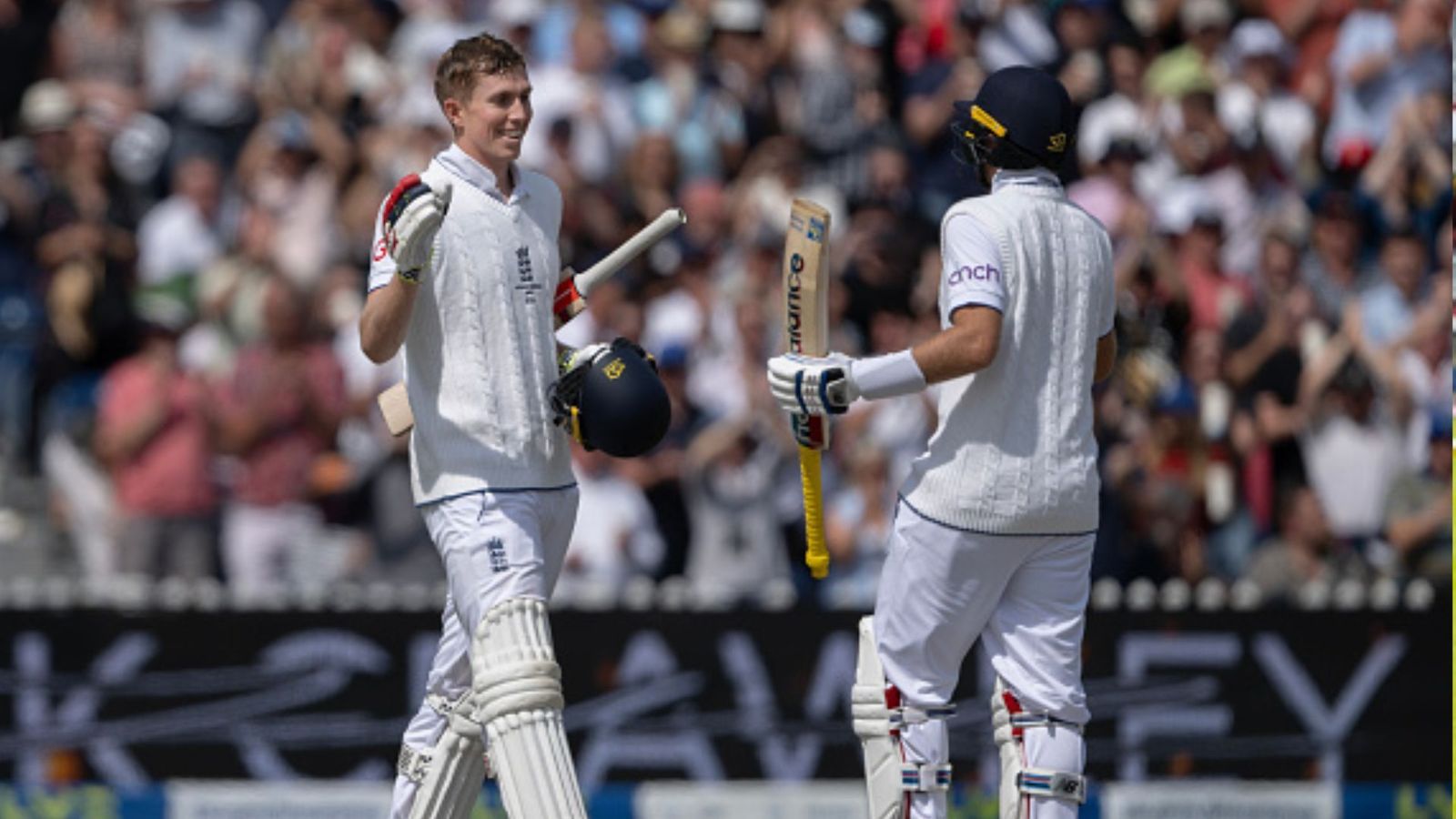 ENG vs AUS : जैक क्रॉली और जो रूट ने 'बैजबॉल' अंदाज से बनाया वर्ल्ड रिकॉर्ड, टेस्ट क्रिकेट में पहली बार हुआ ये करिश्मा ENG vs AUS : जैक क्रॉली और जो रूट ने 'बैजबॉल' अंदाज से बनाया वर्ल्ड रिकॉर्ड, टेस्ट क्रिकेट में पहली बार हुआ ये करिश्मा