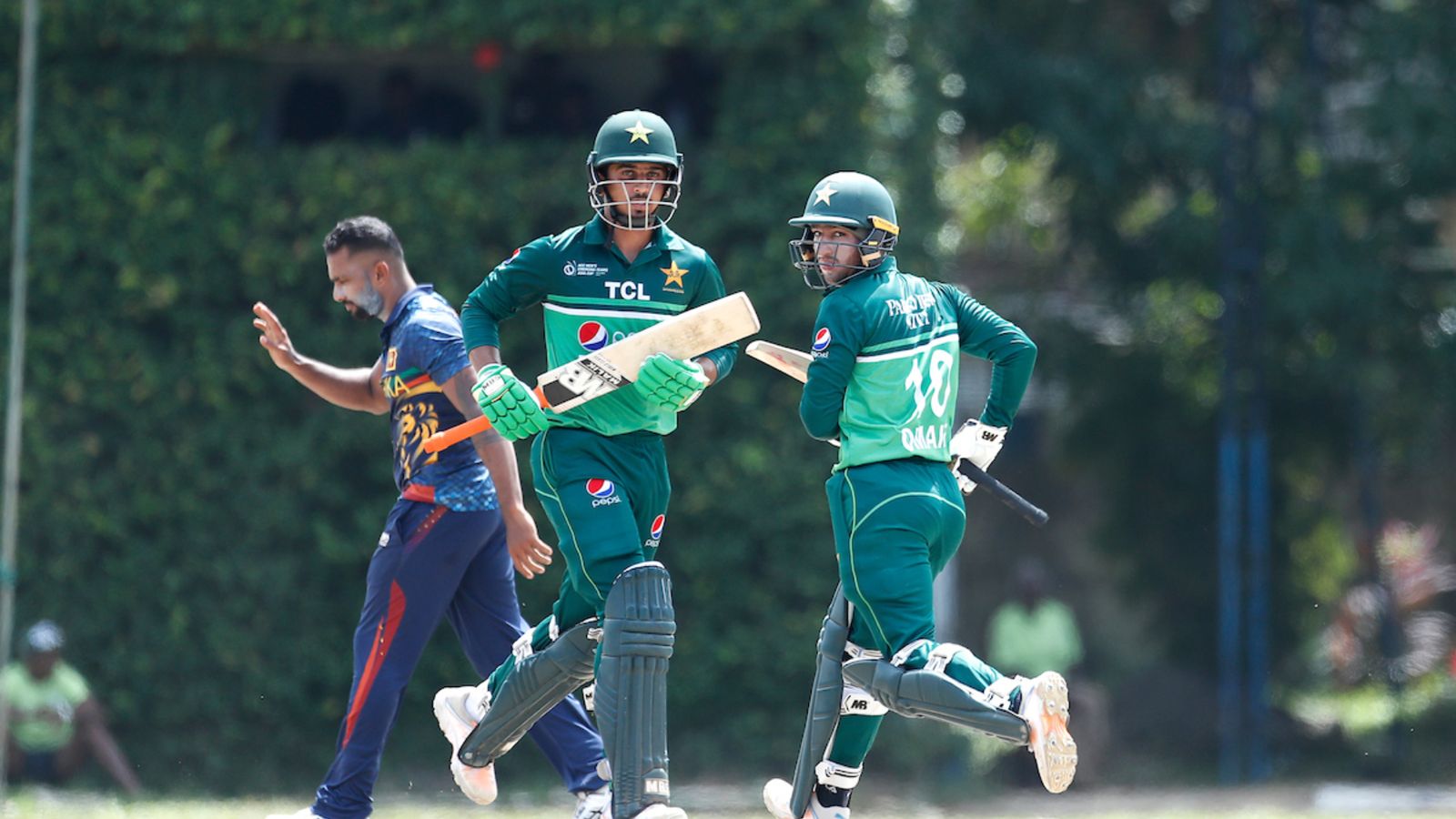 पाकिस्तान ने इमर्जिंग एशिया कप के फाइनल में बनाई जगह, पहले ठोके 322 रन फिर बॉलिंग में मचाई धूम, 8 रन में 5 विकेट गंवाकर हारी श्रीलंकाई टीम पाकिस्तान ने इमर्जिंग एशिया कप के फाइनल में बनाई जगह, पहले ठोके 322 रन फिर बॉलिंग में मचाई धूम, 8 रन में 5 विकेट गंवाकर हारी श्रीलंकाई टीम