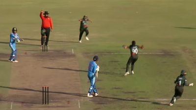 INDW vs BANW: 4 गेंद पर बनाने थे 1 रन, भारतीय टीम हो गई ऑलआउट, 34 रन के भीतर 6 विकेट गंवा टाई पर खत्म हुआ आखिरी वनडे SportsTak Hindi