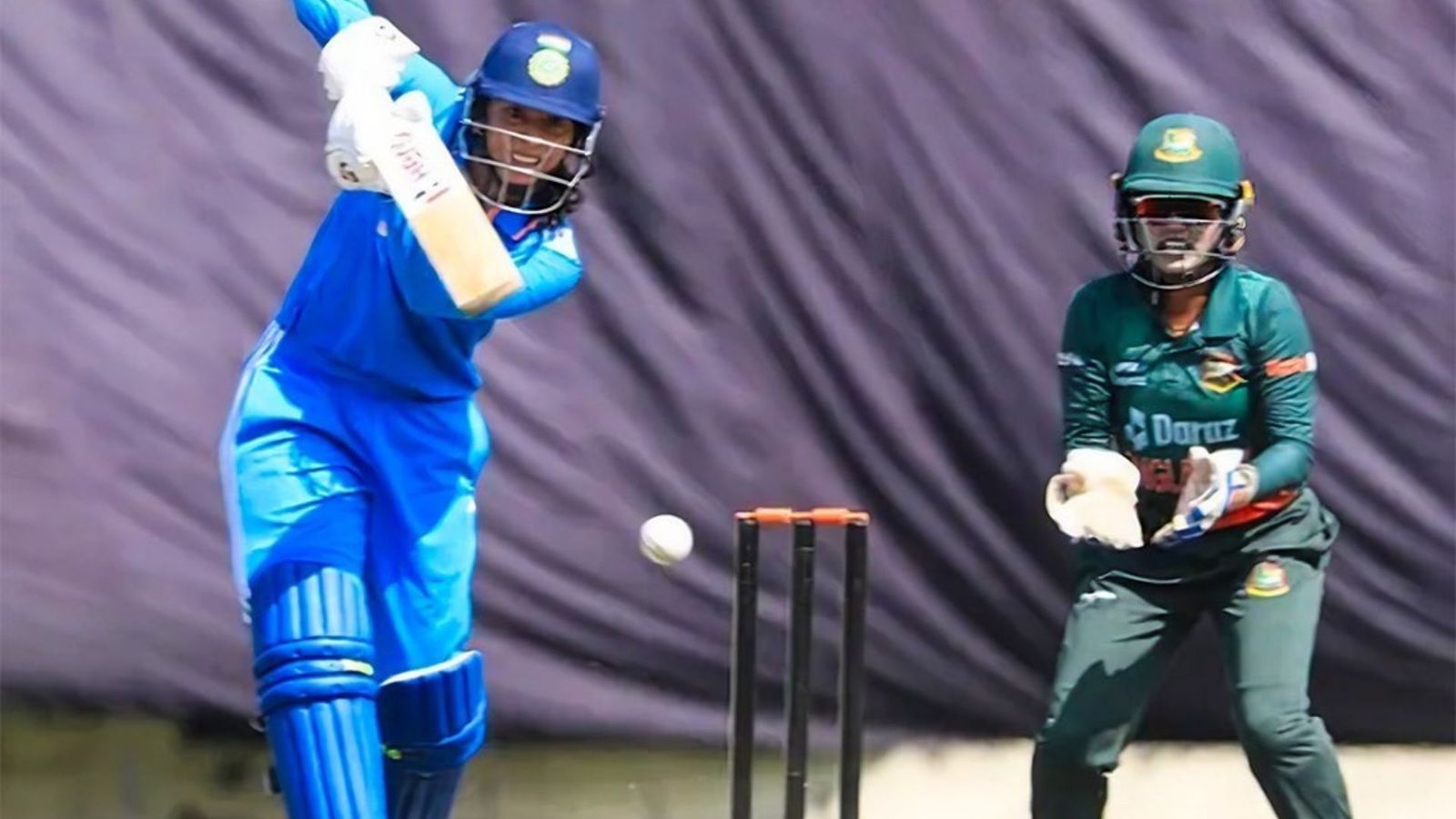 INDW vs BANW: टाई होने के बावजूद क्यों तीसरे वनडे में नहीं हुआ सुपर ओवर, ये है वजह INDW vs BANW: टाई होने के बावजूद क्यों तीसरे वनडे में नहीं हुआ सुपर ओवर, ये है वजह