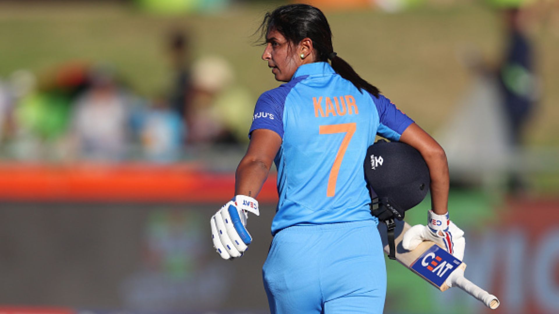 हरमनप्रीत कौर पर ICC लगा सकता है 2 मैचों का बैन, एशियन गेम्स के क्वार्टरफाइनल और सेमीफाइनल मैच से कट सकता है पत्ता: रिपोर्ट