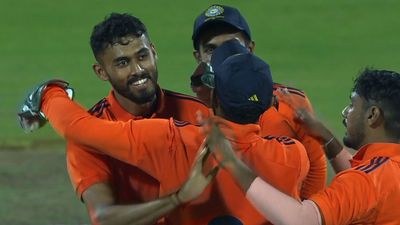 पंजाब किंग्स के गेंदबाज की स्पीड में उड़े नीतीश राणा के योद्धा, 60 पर ढेर, 9 बल्लेबाज दहाई तक भी नहीं पहुंचे, 185 रन से मिली करारी शिकस्त SportsTak Hindi