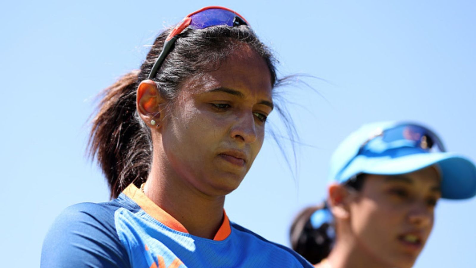 Harmanpreet Kaur: हरमनप्रीत को अंपायर से भिड़ना पड़ा महंगा, ICC ने दो मैचों के लिए किया सस्पेंड Harmanpreet Kaur: हरमनप्रीत को अंपायर से भिड़ना पड़ा महंगा, ICC ने दो मैचों के लिए किया सस्पेंड