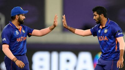 Jasprit Bumrah : जसप्रीत बुमराह की टीम इंडिया में वापसी पर रोहित शर्मा ने दी बड़ी अपडेट, कहा - वर्ल्ड कप से पहले... SportsTak Hindi