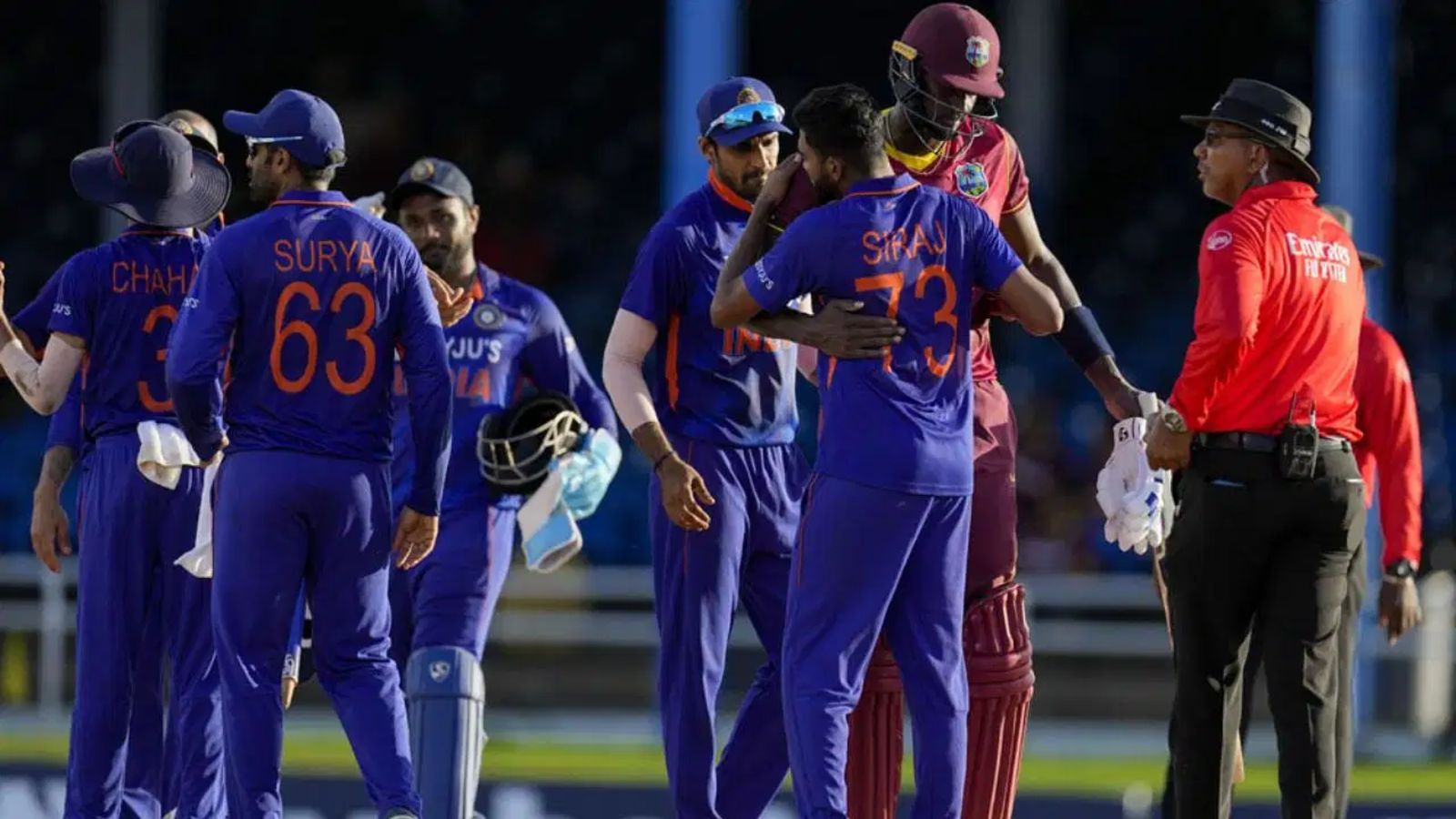 IND vs WI: भारत 3 साल 7 महीने से वेस्ट इंडीज से वनडे में नहीं हारा, जानिए कब और कैसे मिली थी आखिरी शिकस्त IND vs WI: भारत 3 साल 7 महीने से वेस्ट इंडीज से वनडे में नहीं हारा, जानिए कब और कैसे मिली थी आखिरी शिकस्त