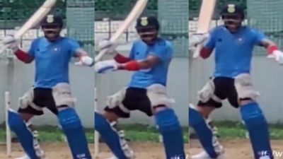 हार्दिक पंड्या की गेंद पर शॉट लगाने के बाद नाच उठे विराट कोहली, चौके का इशारा करते हुए किया मजेदार डांस, देखिए Video SportsTak Hindi