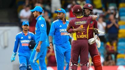 IND vs WI : रोहित और विराट के बिना फिसड्डी निकली टीम इंडिया, वेस्टइंडीज ने 181 रनों पर भारत को समेट 6 विकेट से जीता मैच SportsTak Hindi