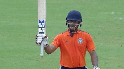 Deodhar Trophy: मयंक अग्रवाल ने 4 मैचों में ठोकी तीसरी फिफ्टी, टीम ने लगाया जीत का चौका, ईस्ट जोन को मिली शिकस्त SportsTak Hindi