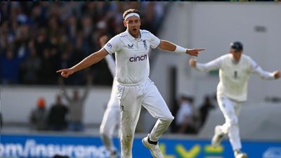 ENG vs AUS : 24 गेंदों में इंग्लैंड ने ऑस्ट्रेलिया के जबड़े से ओवल में जीत छीनकर ब्रॉड को दी विदाई, 2-2 की बराबरी से समाप्त एशेज सीरीज SportsTak Hindi