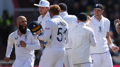 डेढ़ महीने में इस खिलाड़ी ने फिर से लिया संन्यास, 4 मैच खेले, 180 रन बनाने और 9 विकेट लेने के बाद कहा- मेरा हो गया SportsTak Hindi