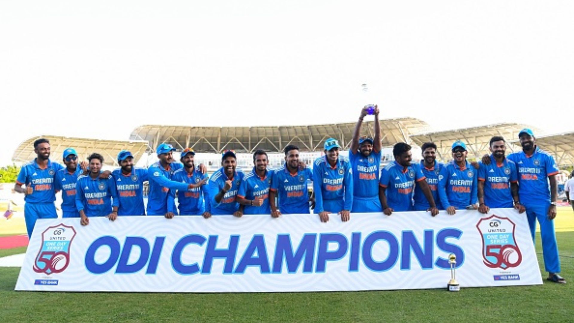 IND vs WI ODI: टीम इंडिया ने 16 में से 15 खिलाड़ी खिलाए, बस यह दिग्गज बैठा रहा बाहर, ले रखे हैं 212 इंटरनेशनल विकेट