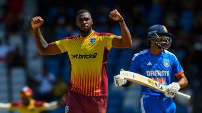 IND vs WI : 150 रनों के टारगेट में टीम इंडिया के बल्लेबाजों ने टेके घुटने, वेस्टइंडीज ने 4 रन से जीता रोमांचक मैच SportsTak Hindi