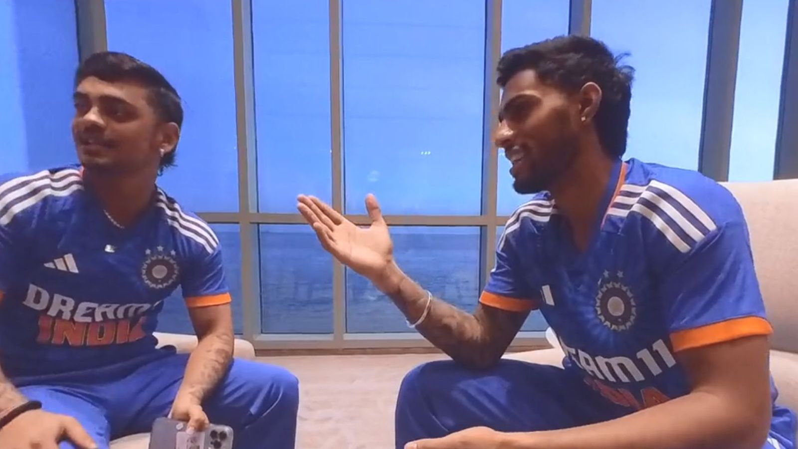 IND vs WI : टीम इंडिया में डेब्यू करने वाले तिलक वर्मा पर भड़के इशान किशन, कहा - जवाब दो... IND vs WI : टीम इंडिया में डेब्यू करने वाले तिलक वर्मा पर भड़के इशान किशन, कहा - जवाब दो...