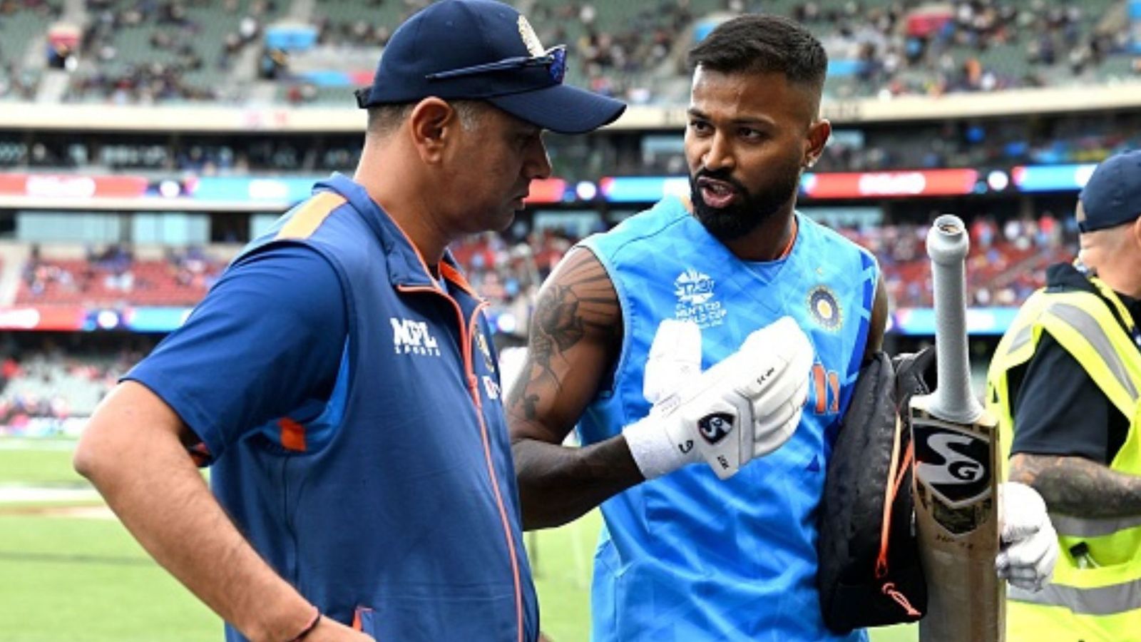 IND vs WI : टीम इंडिया की दूसरी हार के बाद कोच द्रविड़ पर पूर्व विकेटकीपर ने साधा निशाना, कहा - नेहरा की तरह उन्हें... IND vs WI : टीम इंडिया की दूसरी हार के बाद कोच द्रविड़ पर पूर्व विकेटकीपर ने साधा निशाना, कहा - नेहरा की तरह उन्हें...